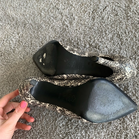 Trina Turk Black and White Snakeskin Pumps - Picture 6 of 7